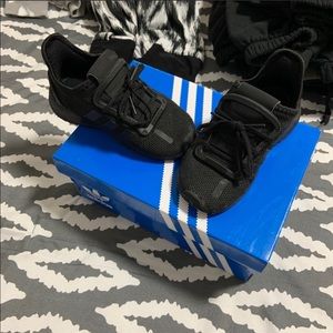 Toddler Adidas tennis shoes size toddler 9